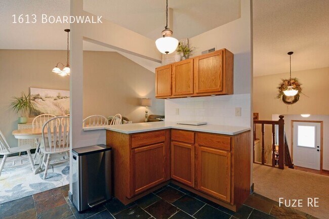 Building Photo - 1613 Boardwalk-