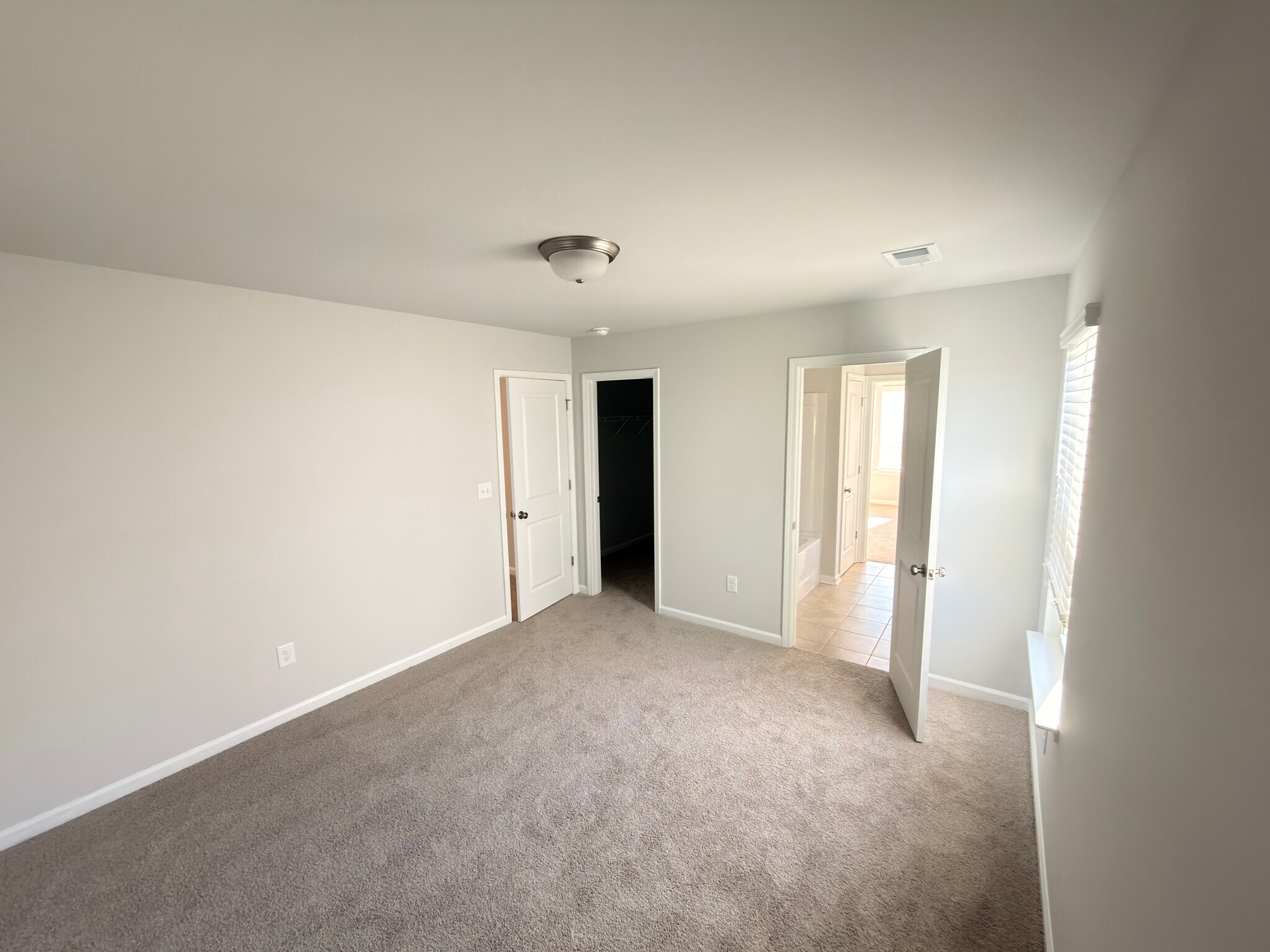 Building Photo - 109 Gervais Cir