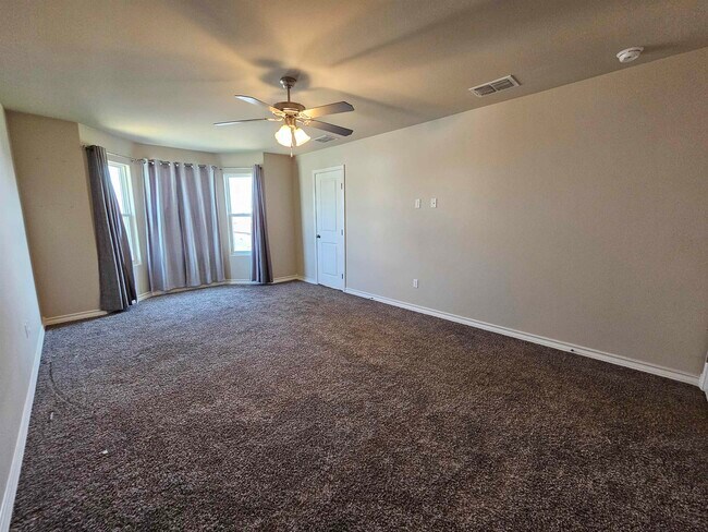 Building Photo - 218 John Irving Dr