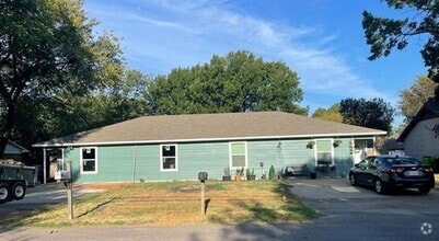 Building Photo - 613 N Cherry St