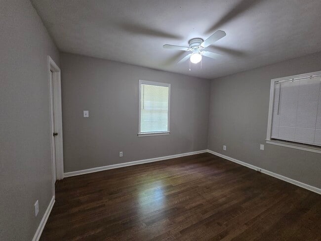 Building Photo - 4723 Wooddale Ave