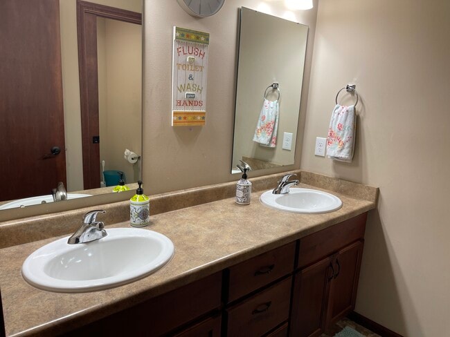 Building Photo - 113 Alton Dr