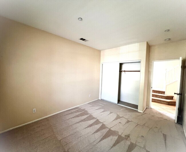 Building Photo - Beautiful 4 Bedroom, 3 Baths Single Family Home In North Fontana for Lease