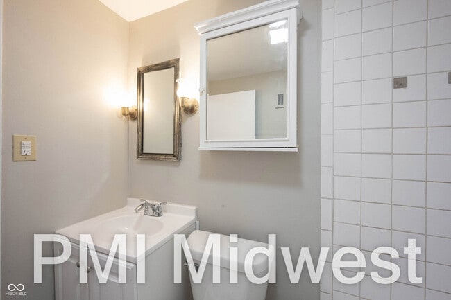 Building Photo - 1319 N Alton Ave