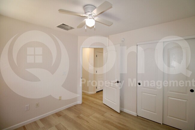 Building Photo - 2353 E Calle Sierra Del Manantial