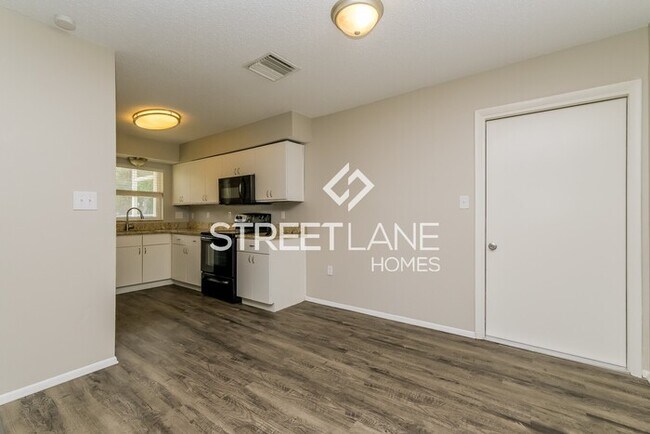Building Photo - ONE MONTH FREE RENT!