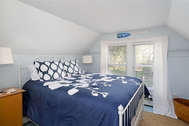 Building Photo - Winter Rental, Spacious Coastal Retreat Ju...