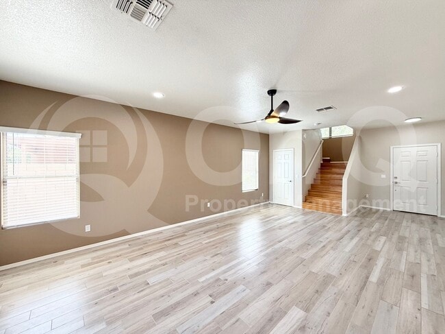Building Photo - 681 E Woodsman Pl