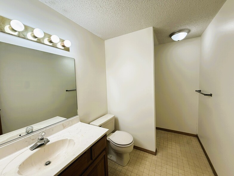 Building Photo - 13932 Lockmoor Cir