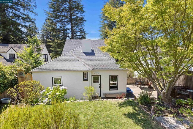 Building Photo - 1048 Leo Way