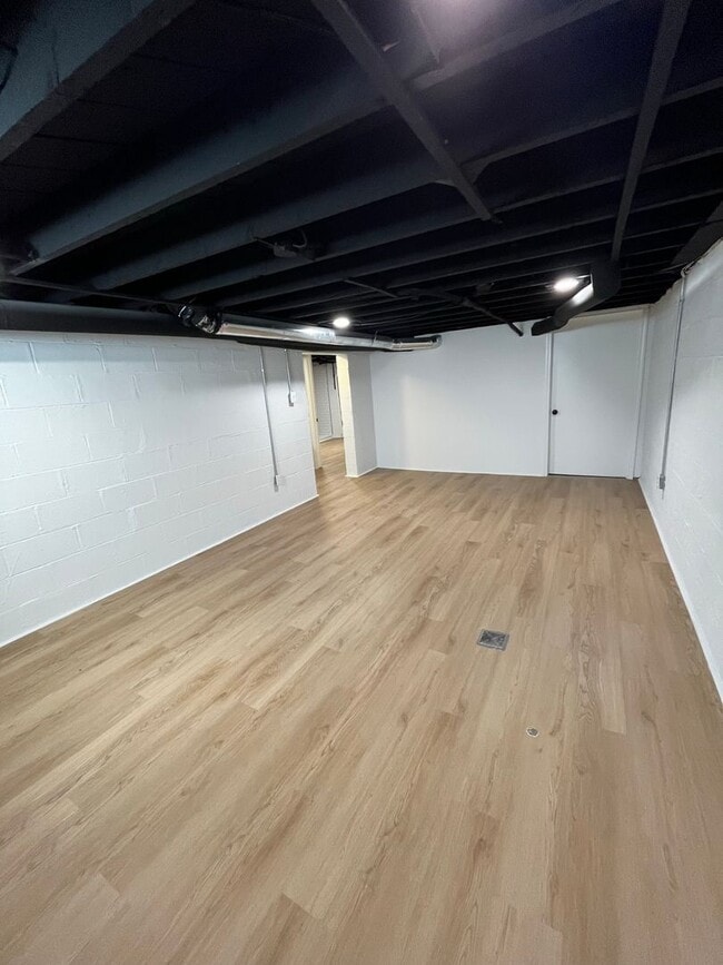Building Photo - Newly Renovated 3 Bedroom, 2 Bathroom Home