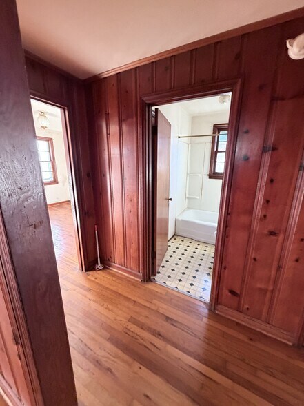 Building Photo - 1215 E 35th Street Pl