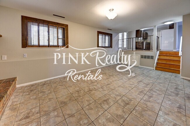 Building Photo - Nice 4 Bedroom Close to Peterson AFB and S...