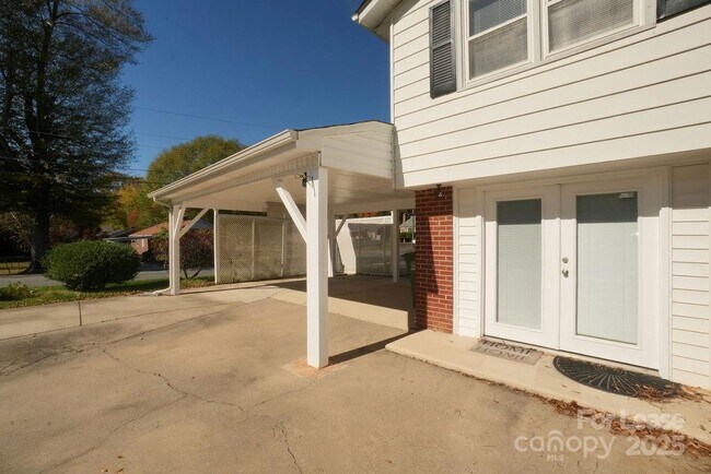 Building Photo - 1632 Kimberly Dr