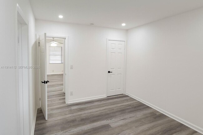 Building Photo - 417 NW 2nd Ave