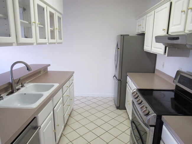 Building Photo - Rivergate area condo with 2 bedrooms, 2 ba...