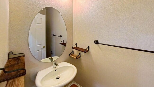 Building Photo - 1800 E Lakeshore Dr