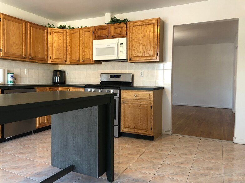 Building Photo - 659 Gramatan Ave