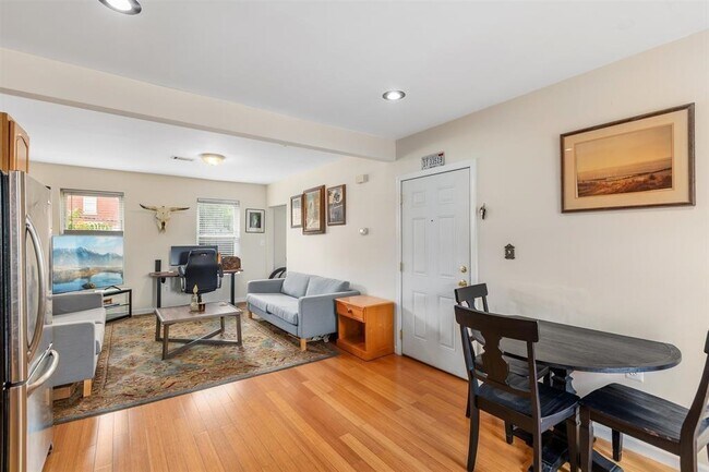 Building Photo - 182A Christopher Columbus Dr
