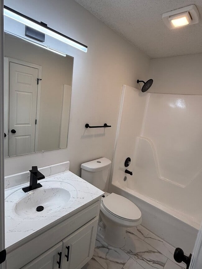 Building Photo - Spacious 4 bedrooms and 2 full baths home located on S Franklin St in Spring Hill