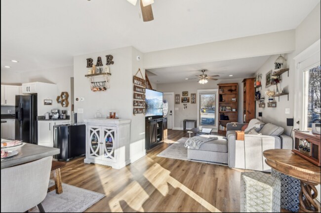 Building Photo - 4922 Lerch Dr