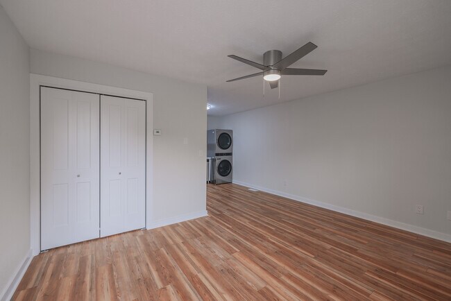 Building Photo - Rollings Hills Apartments