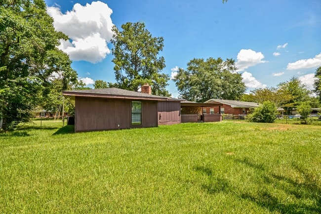 Building Photo - 4244 Sunshine Dr
