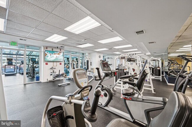 Building Photo - 100 Harborview Dr