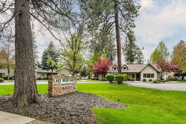 Building Photo - Lake Wood Ranch