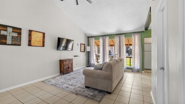 Building Photo - 68 Westwood Dr W