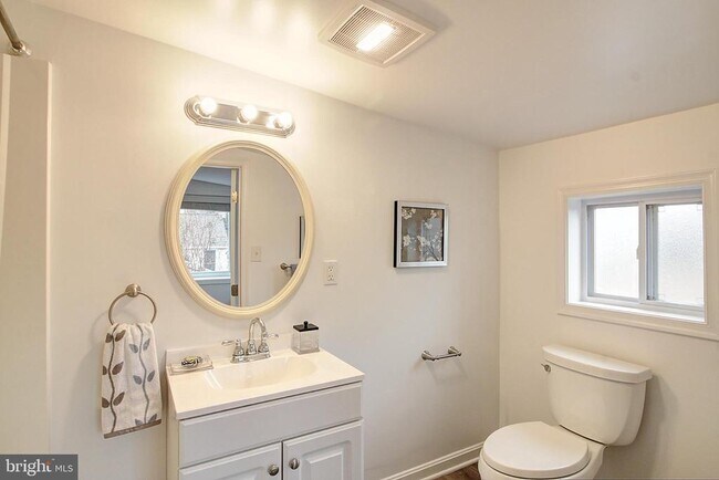 Building Photo - 102 Frederick Ave