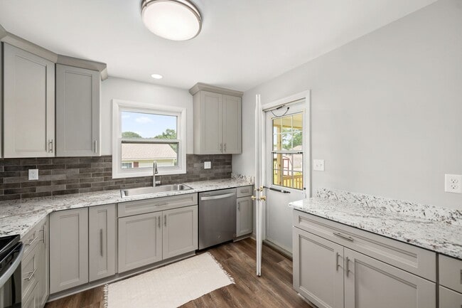 Building Photo - Charming Bi-Level for rent in Milford, $2,...