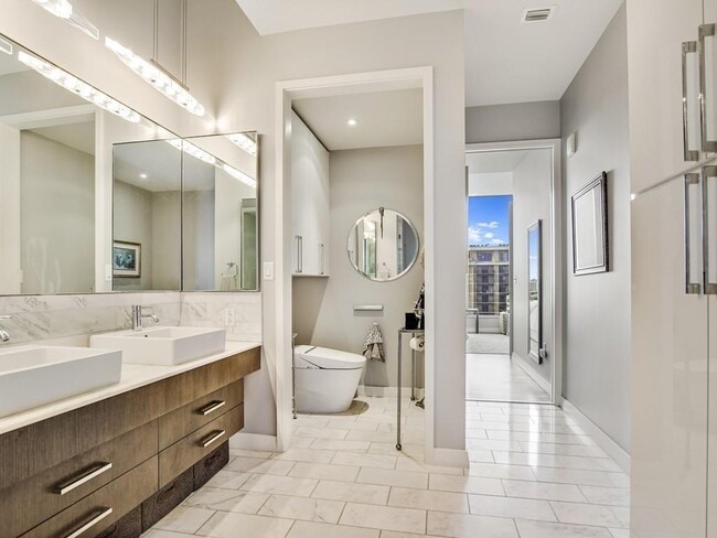 Building Photo - 210 Lavaca St