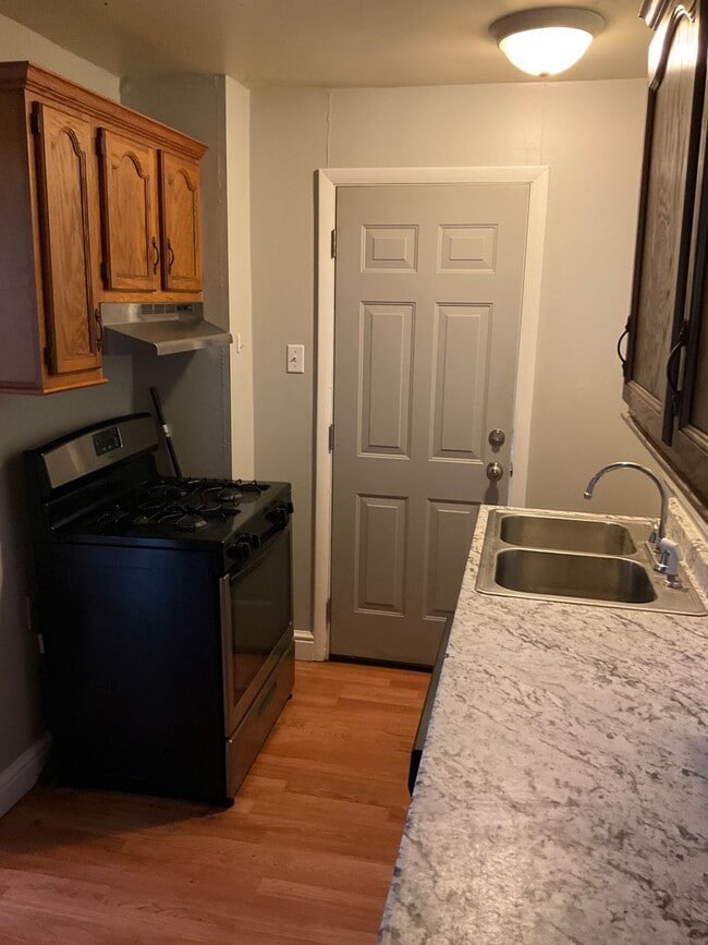Building Photo - Charming, Character-Filled 2 Bedroom in Br...