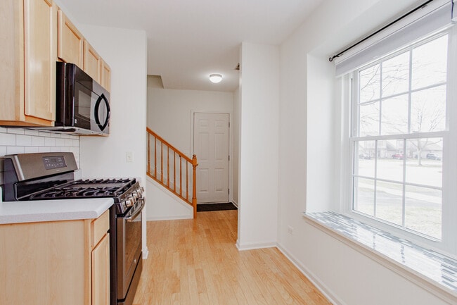 Building Photo - 1217 N Village Dr