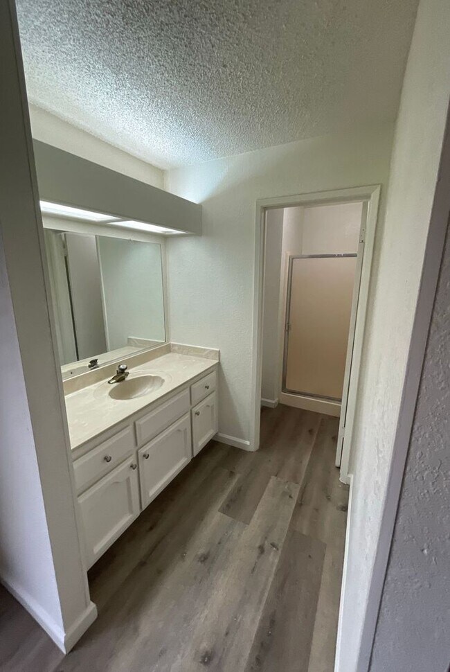 Building Photo - 4162 W Palo Alto Ave