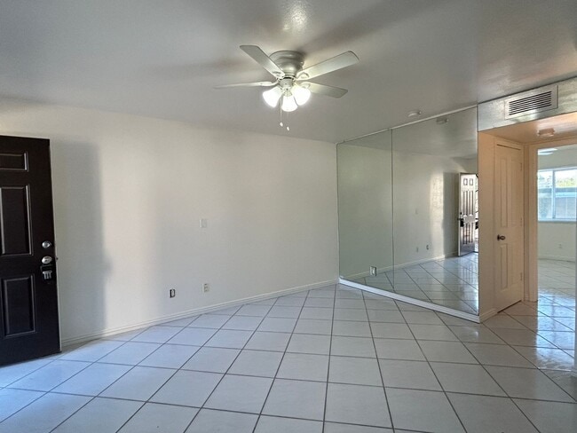 Building Photo - GATED COMMUNITY, 2 BEDROOM 1 BATH