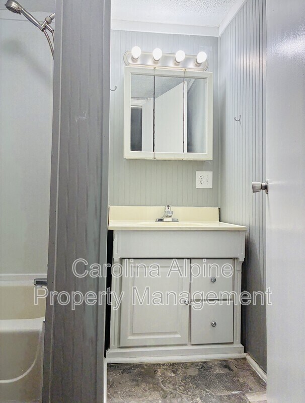 Building Photo - 1021 Dodd St