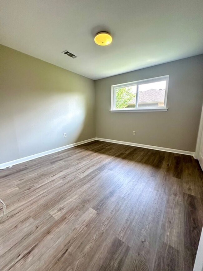 Building Photo - 1005 E Grace St