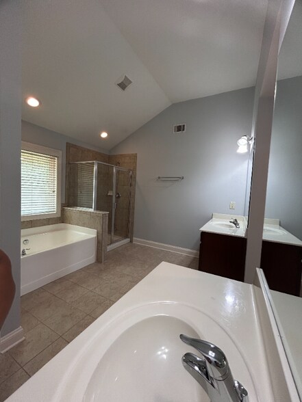 Building Photo - 3689 Union Park Dr