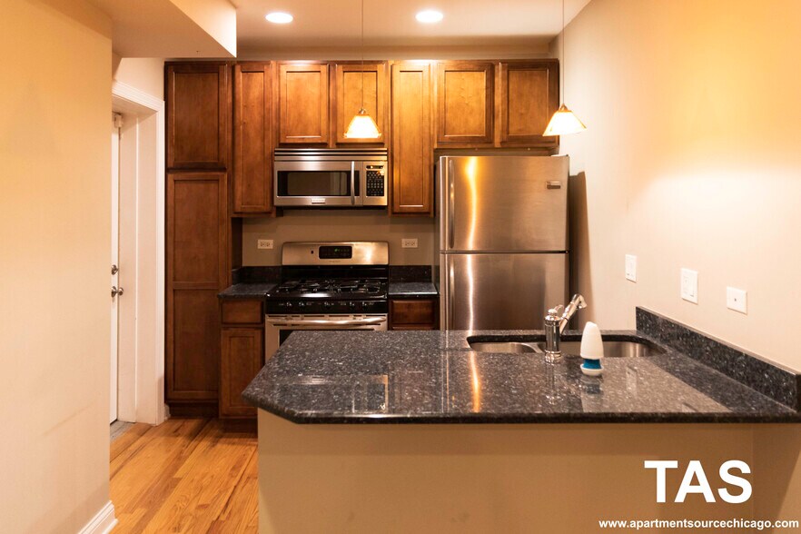 Building Photo - 3804 N Marshfield Ave