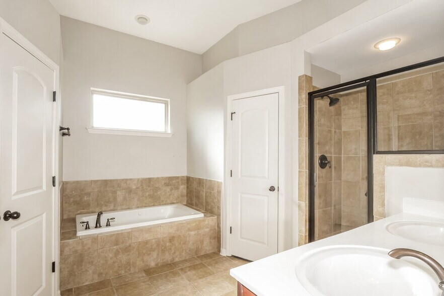 Building Photo - 45 Green Hills Dr