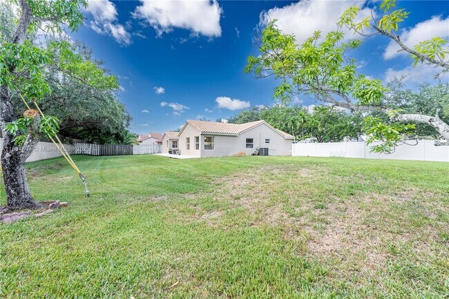 Building Photo - 1840 SW 135th Way