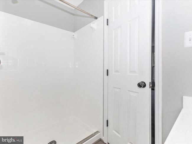 Building Photo - 615 Himes Ave