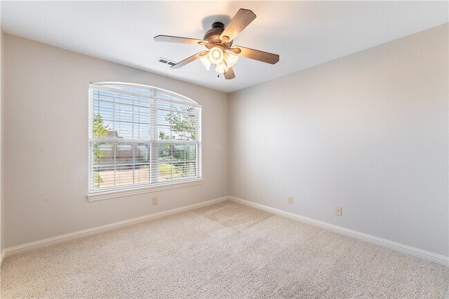 Building Photo - 4103 SE 3rd St