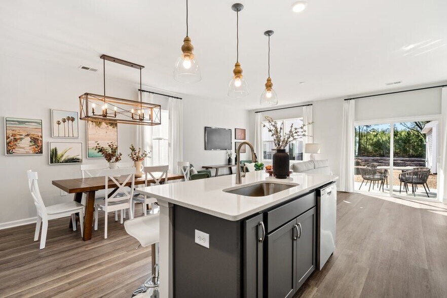 Building Photo - 7 Whispering Oaks Cir