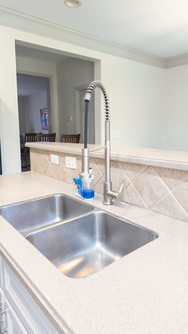 Building Photo - Spacious 4/3.5 w/ Master on Main and Fully...