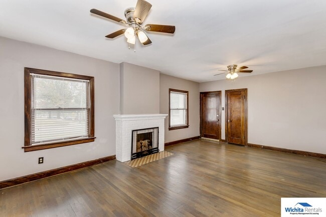 Building Photo - 401 N Oliver St