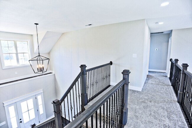 Building Photo - 851 Jersey Dr