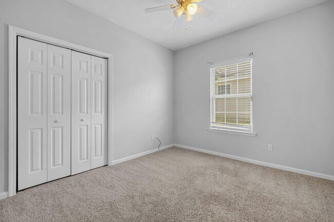Building Photo - 944 Saddle Creek Run
